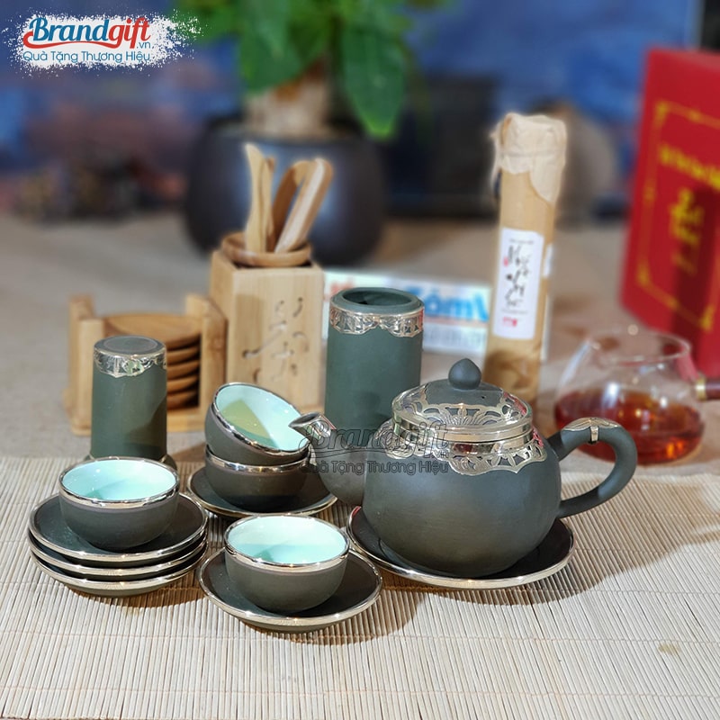Bộ ấm chén Tử Sa