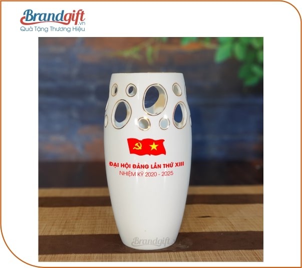 Lọ hoa sứ trắng in logo làm quà tặng Đại hội