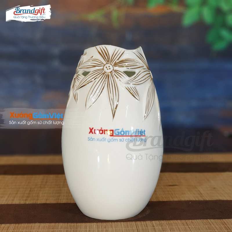 Lọ hoa sứ trắng kiểu dáng độc đáo