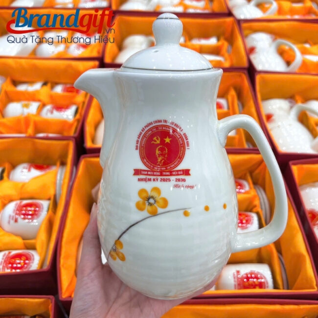 bo-am-tich-su-trang-hoa-tiet-hoa-dao-cam-ve-tay-bat-trang-at-94