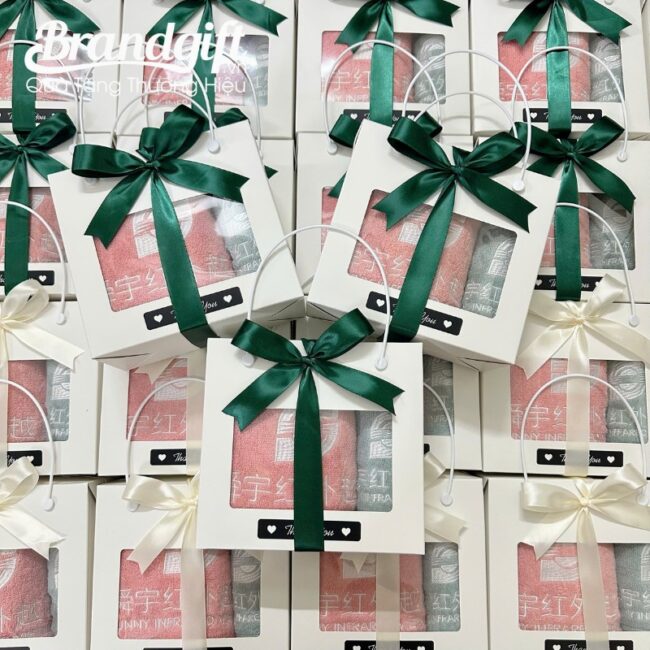 Set 2 khăn mặt, tắm thêu logo