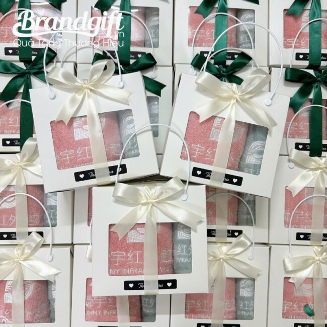 Set 2 khăn mặt, tắm thêu logo