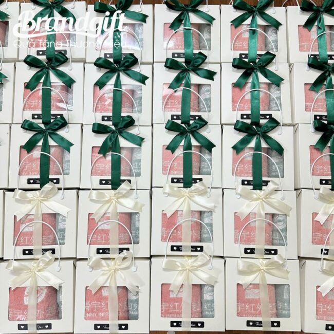 Set 2 khăn mặt, tắm thêu logo