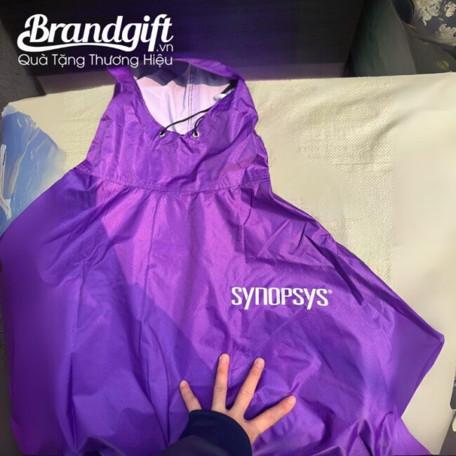 chi-tiet-logo-in-tren-ao-mua Chi tiết logo in trên áo mưa