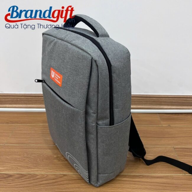 balo-dung-laptop-qua-tang-in-logo-vai-900pu-chong-xoc-mau-xam-bl-04 (2)