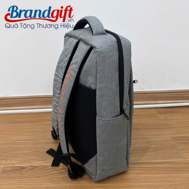 balo-dung-laptop-qua-tang-in-logo-vai-900pu-chong-xoc-mau-xam-bl-04 (3)