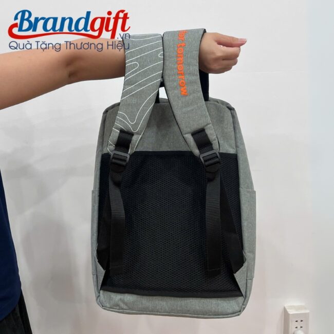 balo-dung-laptop-qua-tang-in-logo-vai-900pu-chong-xoc-mau-xam-bl-04 (7)
