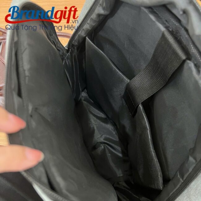 balo-dung-laptop-qua-tang-in-logo-vai-900pu-chong-xoc-mau-xam-bl-04 (8)