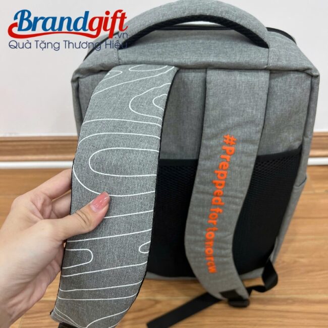 balo-dung-laptop-qua-tang-in-logo-vai-900pu-chong-xoc-mau-xam-bl-04 (9)