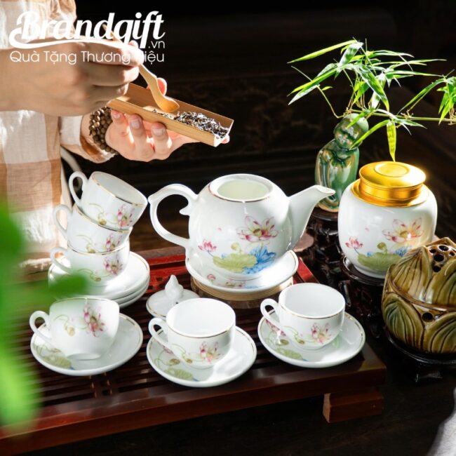 bo-am-chen-kem-hu-tra-qua-tang-dang-buoi-lua-hoa-sen-decal-650ml-at-107 (3) bo-am-chen-kem-hu-tra-qua-tang-dang-buoi-lua-hoa-sen-decal-650ml-at-107