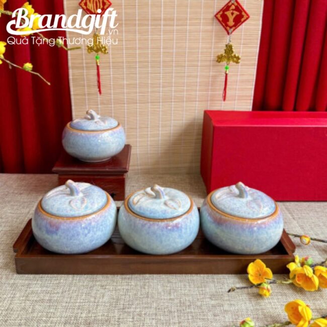 bo-khay-mut-tet-in-logo-men-hoa-bien-trang-nga-dang-qua-bi-kem-khay-go-km-36 (5)