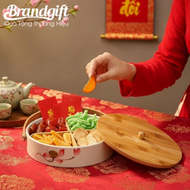 bo-khay-mut-tron-in-logo-qua-tang-tet-4-ngan-tay-xach-go-ve-sen-hong-km-43