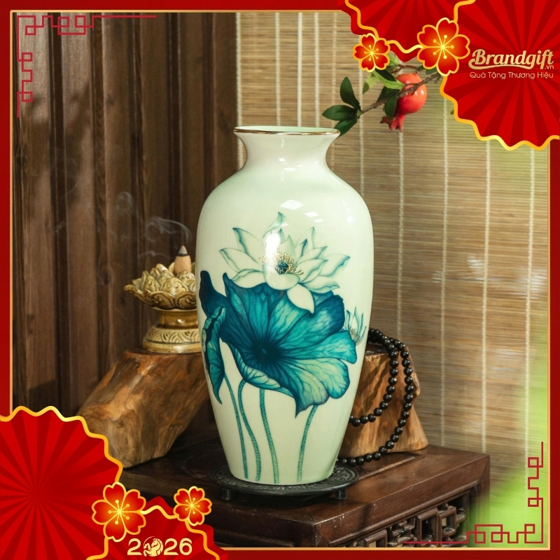 binh-hoa-bat-trang-qua-tang-men-ngoc-dang-co-rut-hoa-sen-decal-28cm-lhgs-121 (1) binh-hoa-bat-trang-qua-tang-men-ngoc-dang-co-rut-hoa-sen-decal-28cm-lhgs-121