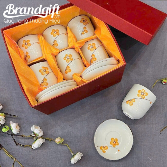 bo-6-coc-su-in-logo-qua-tang-ve-hoa-mai-vang-kem-dia-lot-cst-m107 (2) bo-6-coc-su-in-logo-qua-tang-ve-hoa-mai-vang-kem-dia-lot-cst-m107