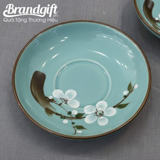 bo-6-ly-su-qua-tang-men-xanh-ngoc-ve-hoa-dao-trang-kem-dia-lot-cst-m108 (11) bo-6-ly-su-qua-tang-men-xanh-ngoc-ve-hoa-dao-trang-kem-dia-lot-cst-m108 (11)