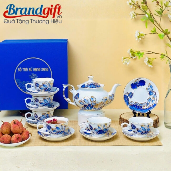 bo-am-chen-tra-bat-trang-qua-tang-ve-hoa-sen-xanh-dat-vang-at-111 (2) bo-am-chen-tra-bat-trang-qua-tang-ve-hoa-sen-xanh-dat-vang-at-111