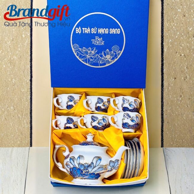 bo-am-chen-tra-bat-trang-qua-tang-ve-hoa-sen-xanh-dat-vang-at-111 (6) bo-am-chen-tra-bat-trang-qua-tang-ve-hoa-sen-xanh-dat-vang-at-111