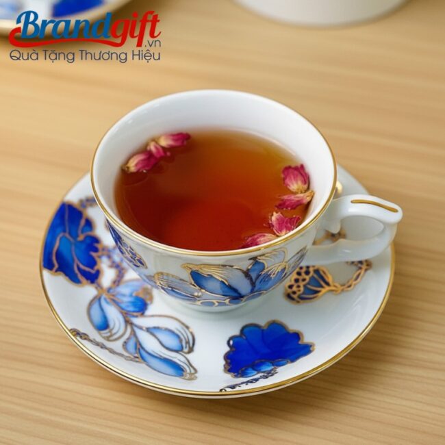 bo-am-chen-tra-bat-trang-qua-tang-ve-hoa-sen-xanh-dat-vang-at-111 (8) bo-am-chen-tra-bat-trang-qua-tang-ve-hoa-sen-xanh-dat-vang-at-111