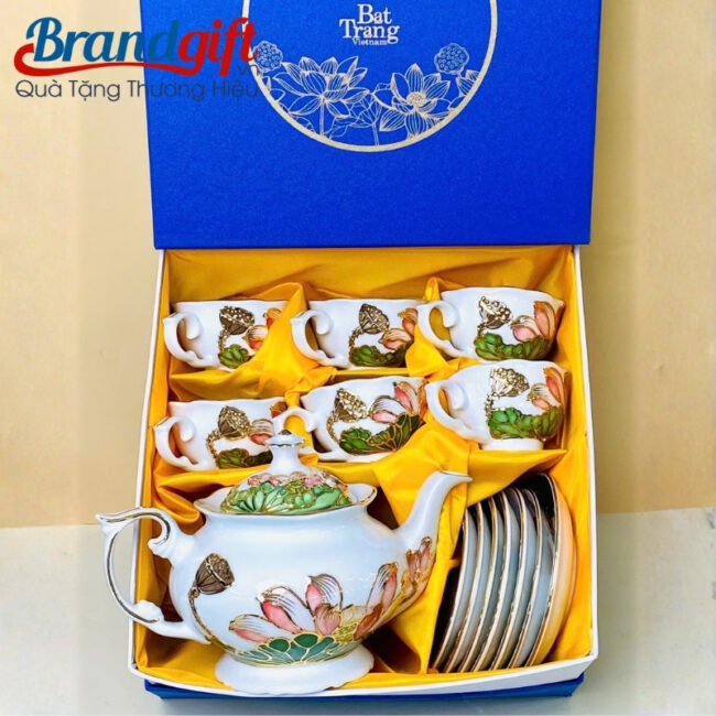 bo-tra-su-qua-tang-cao-cap-ve-vang-kim-hoa-sen-xanh-hong-at-112 (4) bo-tra-su-qua-tang-cao-cap-ve-vang-kim-hoa-sen-xanh-hong-at-112