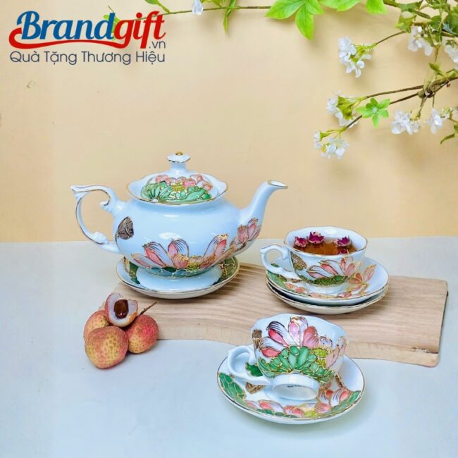 bo-tra-su-qua-tang-cao-cap-ve-vang-kim-hoa-sen-xanh-hong-at-112 (5) bo-tra-su-qua-tang-cao-cap-ve-vang-kim-hoa-sen-xanh-hong-at-112