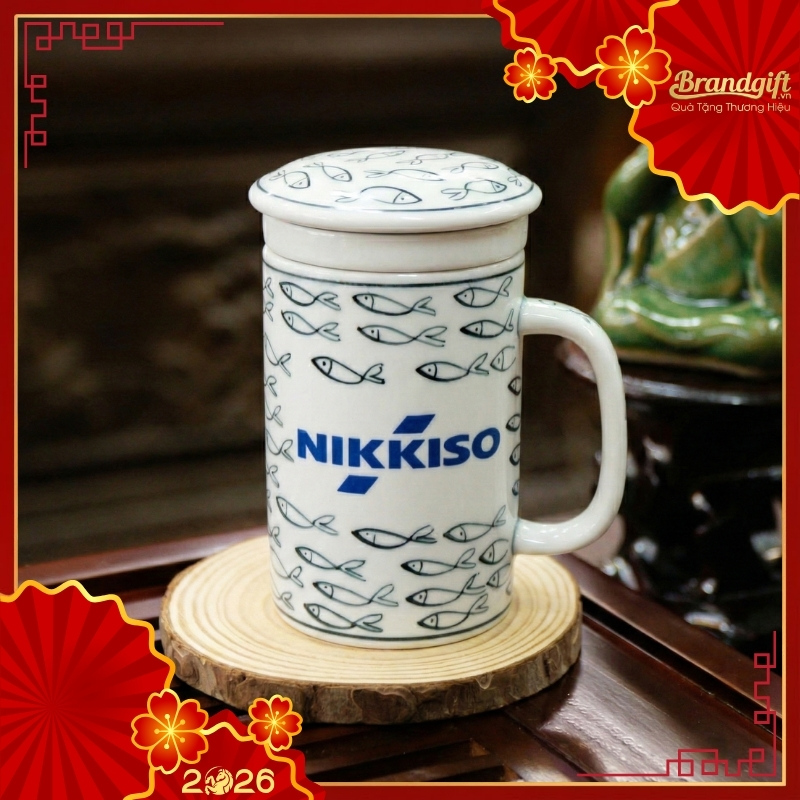 coc-su-loc-tra-in-logo-qua-tang-ve-dan-ca-den-kem-nap-day-300ml-cst-m103 (1) coc-su-loc-tra-in-logo-qua-tang-ve-dan-ca-den-kem-nap-day-300ml-cst-m103