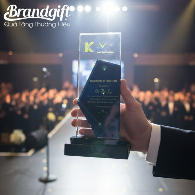 cup-ky-niem-pha-le-in-logo-qua-tang-khoi-tru-xanh-thien-thanh-cach-dieu-knc-10 (4) cup-ky-niem-pha-le-in-logo-qua-tang-khoi-tru-xanh-thien-thanh-cach-dieu-knc-10