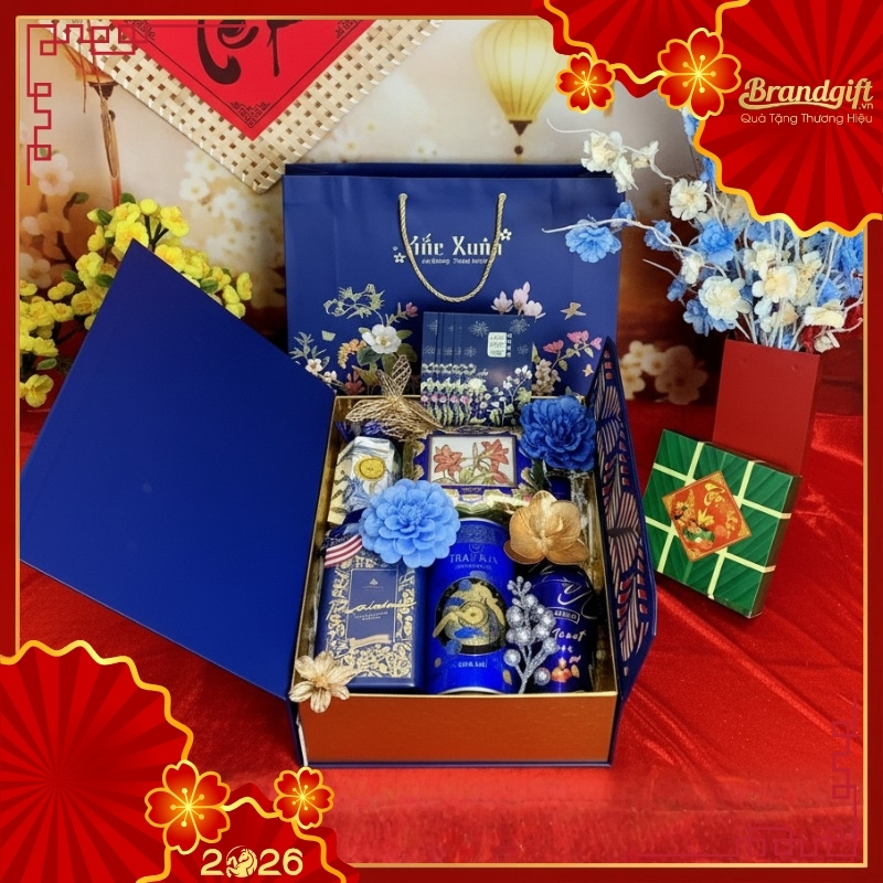 gio-qua-banh-keo-tet-in-logo-mau-xanh-duong-sac-xuan-sqt-01 (1) gio-qua-banh-keo-tet-in-logo-mau-xanh-duong-sac-xuan-sqt-01