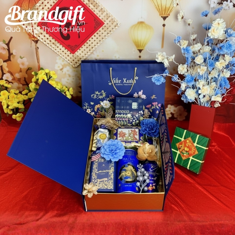 gio-qua-banh-keo-tet-in-logo-mau-xanh-duong-sac-xuan-sqt-01