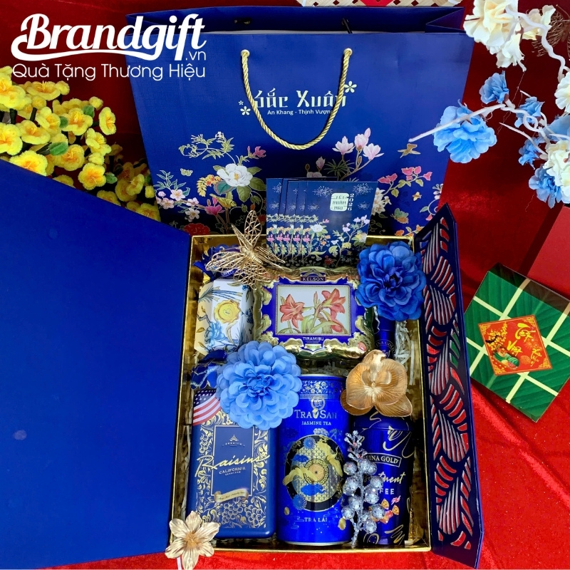 gio-qua-banh-keo-tet-in-logo-mau-xanh-duong-sac-xuan-sqt-01