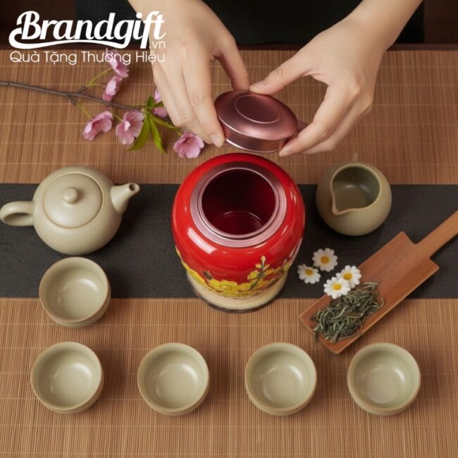 hu-dung-tra-bat-trang-qua-tang-men-do-dang-bi-hoa-mai-vang-ve-noi-hdt-47