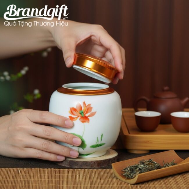 hu-dung-tra-gom-su-men-trang-qua-tang-hoa-tiet-hoa-sen-do-nap-dong-hdt-45