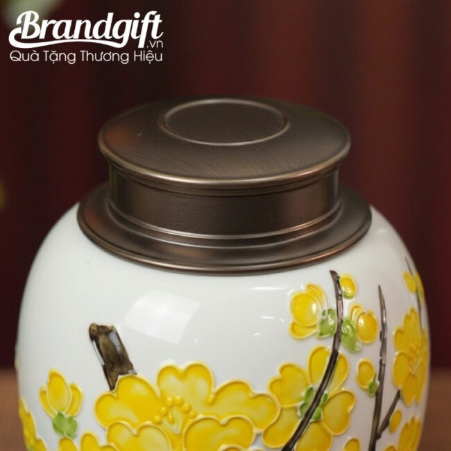 hu-dung-tra-su-trang-qua-tang-in-logo-ve-canh-mai-vang-dang-tron-200g-hdt-53 (3) hu-dung-tra-su-trang-qua-tang-in-logo-ve-canh-mai-vang-dang-tron-200g-hdt-53