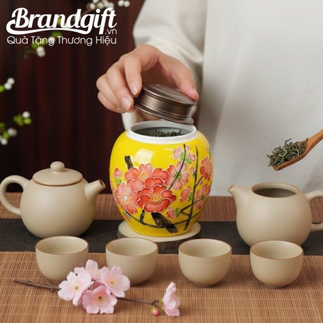 hu-tra-men-vang-in-logo-qua-tang-ve-noi-hoa-dao-dang-tron-200g-hdt-52 (7) hu-tra-men-vang-in-logo-qua-tang-ve-noi-hoa-dao-dang-tron-200g-hdt-52