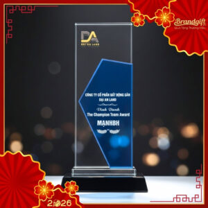 ky-niem-chuong-pha-le-in-logo-qua-tang-dang-chu-nhat-de-den-thach-anh-knc-06