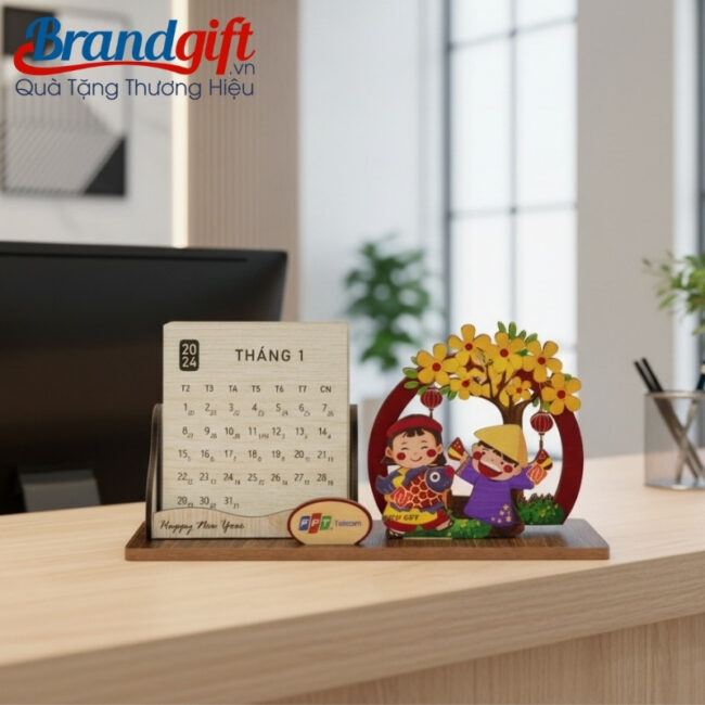 lich-de-ban-go-in-logo-lam-qua-tet-2026-hoa-tiet-em-be-vui-xuan-lt-09 (4) lich-de-ban-go-in-logo-lam-qua-tet-2026-hoa-tiet-em-be-vui-xuan-lt-09