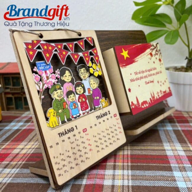 lich-de-ban-go-kem-hop-dung-but-in-logo-lam-qua-tet-2026-ldb-06 (6) lich-de-ban-go-kem-hop-dung-but-in-logo-lam-qua-tet-2026-ldb-06