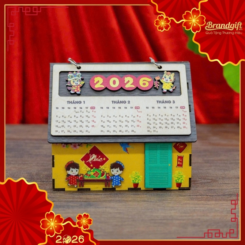 lich-go-de-ban-in-logo-lam-qua-tet-2026-hinh-ngoi-nha-mau-vang-lt-06 (1) lich-go-de-ban-in-logo-lam-qua-tet-2026-hinh-ngoi-nha-mau-vang-lt-06