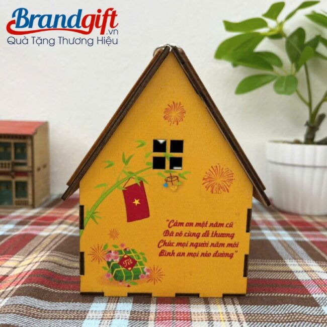 lich-go-de-ban-in-logo-lam-qua-tet-2026-hinh-ngoi-nha-mau-vang-lt-06 (6) lich-go-de-ban-in-logo-lam-qua-tet-2026-hinh-ngoi-nha-mau-vang-lt-06