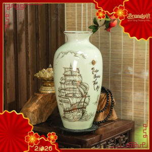 lo-hoa-qua-tang-in-logo-men-ngoc-thuan-buom-xuoi-gio-vang-kim-28cm-lhgs-118