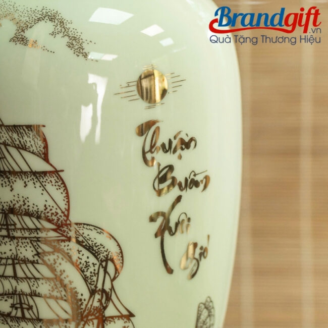 lo-hoa-qua-tang-in-logo-men-ngoc-thuan-buom-xuoi-gio-vang-kim-28cm-lhgs-118 (5) lo-hoa-qua-tang-in-logo-men-ngoc-thuan-buom-xuoi-gio-vang-kim-28cm-lhgs-118