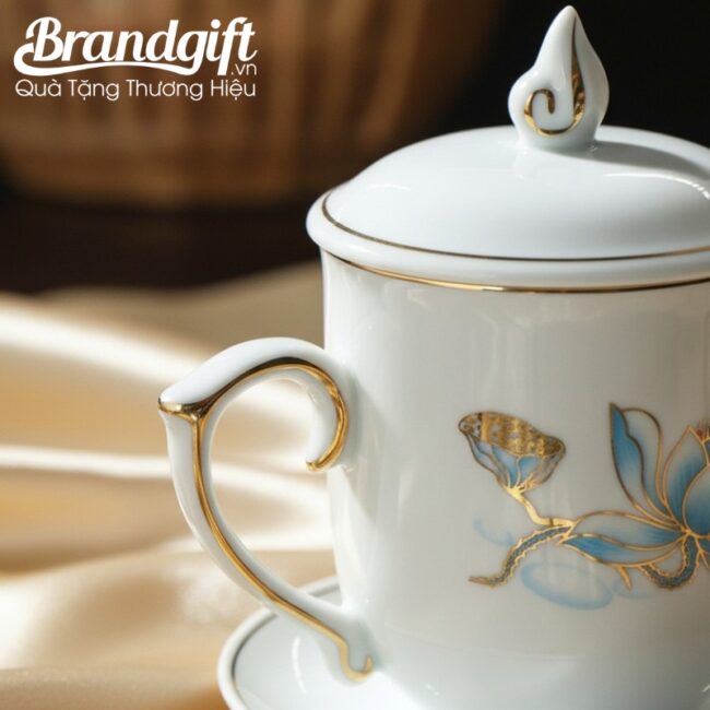 ly-su-qua-tang-quai-tim-nap-lua-hoa-sen-xanh-vang-kim-kem-dia-lot-cst-m99 (9) ly-su-qua-tang-quai-tim-nap-lua-hoa-sen-xanh-vang-kim-kem-dia-lot-cst-m99