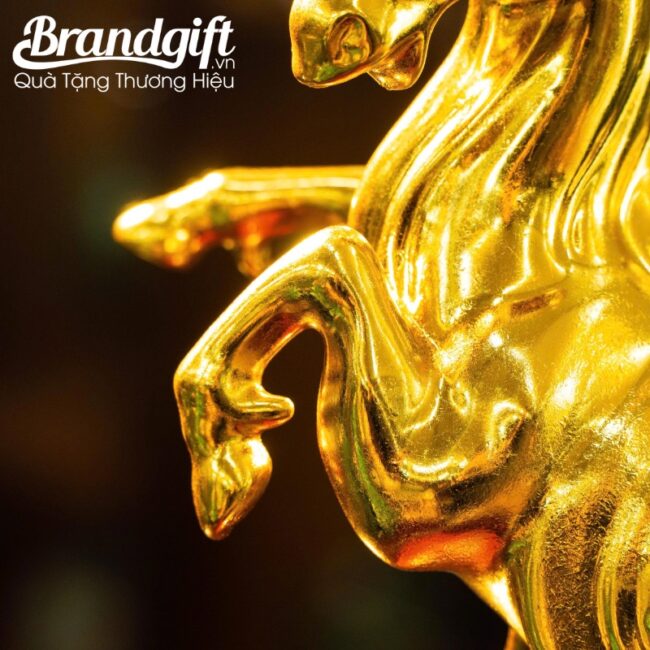 tuong-kim-ma-uy-phong-qua-tang-in-logo-dat-vang-24k-tlv-08 (12) tuong-kim-ma-uy-phong-qua-tang-in-logo-dat-vang-24k-tlv-08