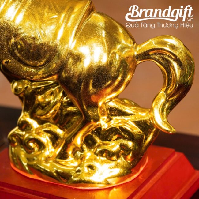 tuong-kim-ma-uy-phong-qua-tang-in-logo-dat-vang-24k-tlv-08 (16) tuong-kim-ma-uy-phong-qua-tang-in-logo-dat-vang-24k-tlv-08