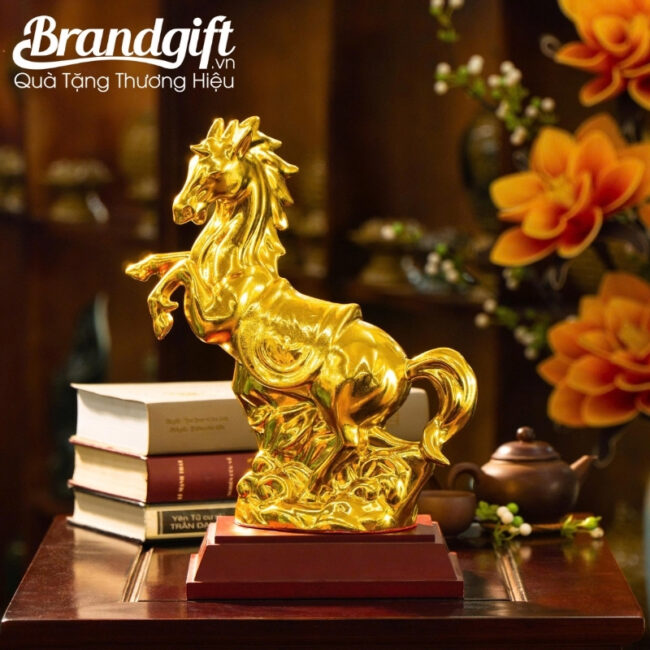 tuong-kim-ma-uy-phong-qua-tang-in-logo-dat-vang-24k-tlv-08 (4) tuong-kim-ma-uy-phong-qua-tang-in-logo-dat-vang-24k-tlv-08