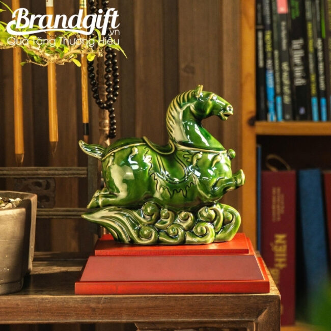 tuong-lang-ma-phi-van-qua-tang-in-logo-men-bich-ngoc-bat-trang-tlv-07 (3) tuong-lang-ma-phi-van-qua-tang-in-logo-men-bich-ngoc-bat-trang-tlv-07