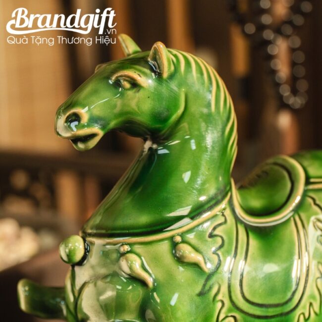 tuong-lang-ma-phi-van-qua-tang-in-logo-men-bich-ngoc-bat-trang-tlv-07 (7) tuong-lang-ma-phi-van-qua-tang-in-logo-men-bich-ngoc-bat-trang-tlv-07