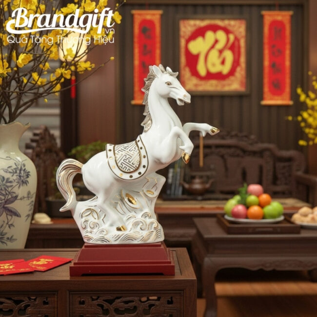 tuong-linh-vat-bach-ma-qua-tang-in-logo-ve-vang-kim-29x30cm-tlv-01