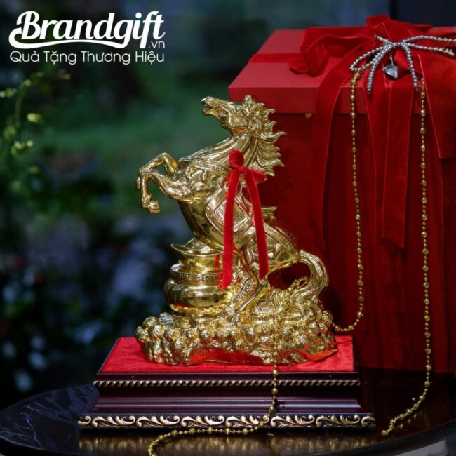 tuong-ma-dao-thanh-cong-dat-vang-qua-tang-33x36cm-kem-de-go-tlv-03 (3) tuong-ma-dao-thanh-cong-dat-vang-qua-tang-33x36cm-kem-de-go-tlv-03