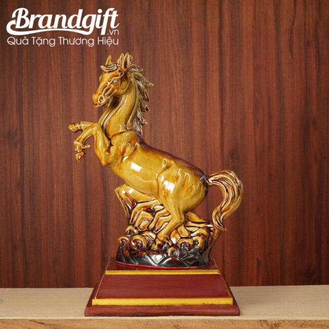 tuong-ngua-bat-trang-phong-thuy-men-hoang-tho-qua-tang-tlv-05 (2) tuong-ngua-bat-trang-phong-thuy-men-hoang-tho-qua-tang-tlv-05