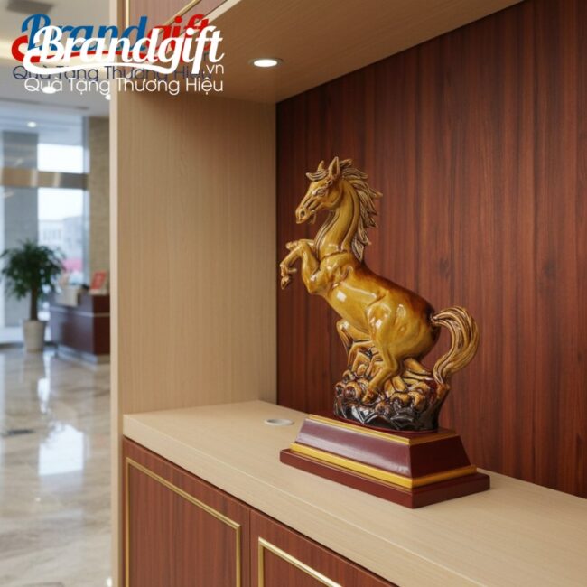 tuong-ngua-bat-trang-phong-thuy-men-hoang-tho-qua-tang-tlv-05 (8) tuong-ngua-bat-trang-phong-thuy-men-hoang-tho-qua-tang-tlv-05